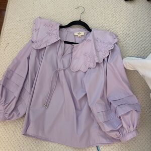 Entro lilac scallop Peter Pan collar top!